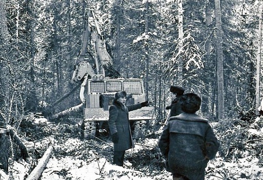 Освоение новой техники на валке леса. Мотыгинский район, 1971 г..